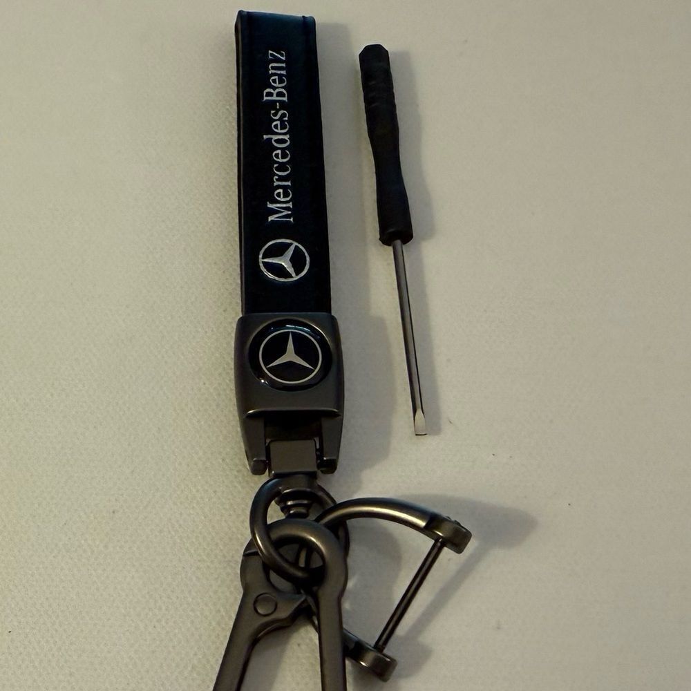 Mercedes Benz Key Fob Keychain in Black Leather with Logo NWT - Picture 2 of 4